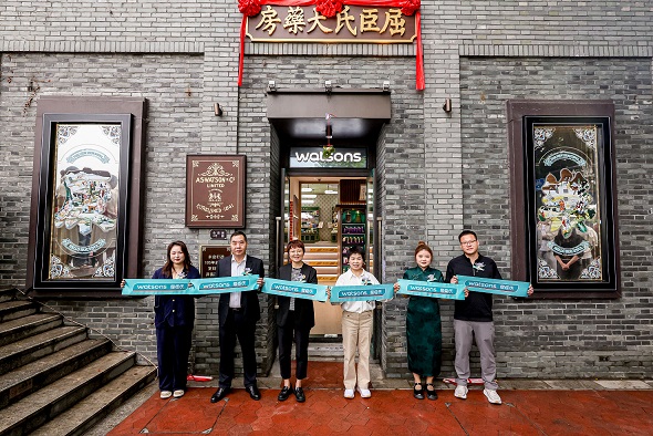 屈臣氏复古主题快闪店亮相福州 打造沉浸式文旅消费新体验